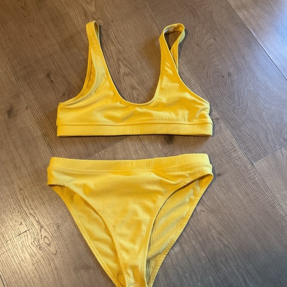 🩵 Yellow Ribbed Bikini Set - Picture 4 of 6